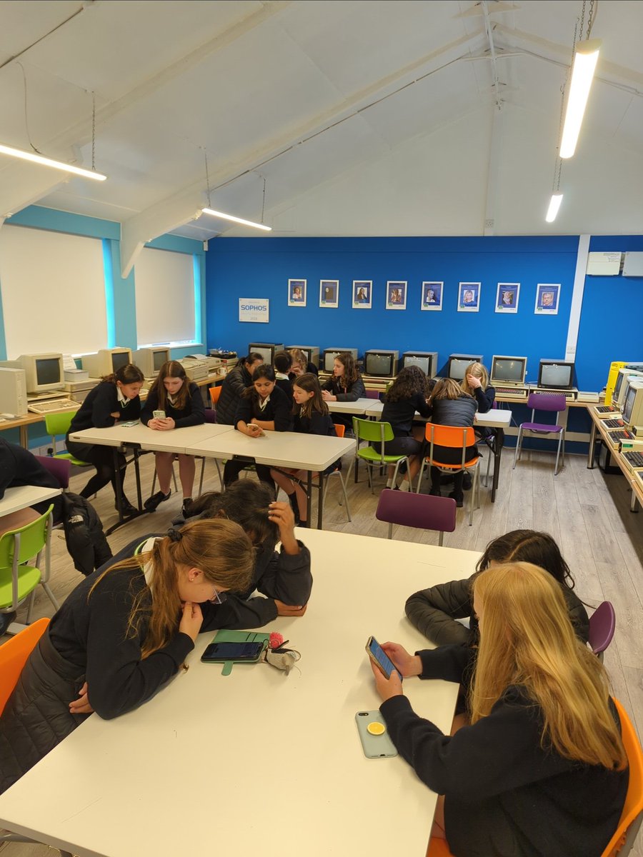 CompSci_WHS's tweet image. Mr Sajadah&apos;s group are learning how AI can be used to help us to fight climate change @WimbledonHigh @tnmoc