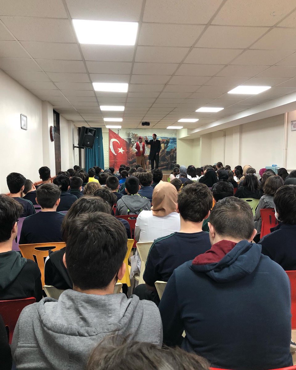 Ramazan ayı etkinlikleri kapsamında
okulumuzda oynanan Ortaoyunu’ndan kareler..☺️