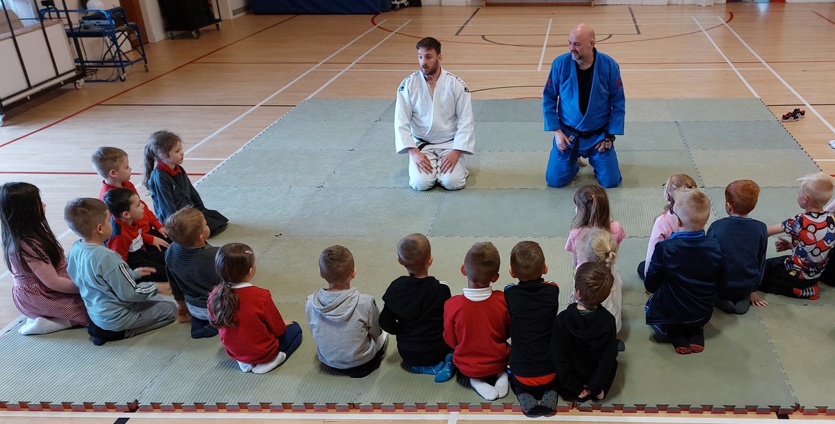 ActiveS_Deans's tweet photo. Del and Johnny from @Jideljudo93 delivering quality tasters @DeansPrimary #schoolclublinks #ActiveWednesday @ActiveWL #judo https://t.co/f4QLW0lj5U