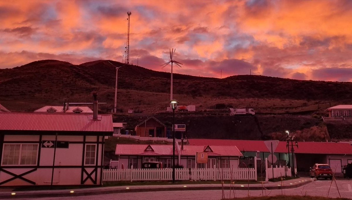 ILmunirioverde's tweet photo. Un hermoso amanecer en nuestra villa de servicios Ponsomby, comuna de Río Verde💚

@ILmunirioverde a través de su alcaldesa @SabiBallesteros le envía un cariñoso saludo a tod@s nuestr@s vecin@s en este bello día ¡Que tengan una excelente semana! 🥰

#MunicipalidaddeRíoVerde https://t.co/GodikkmdHQ