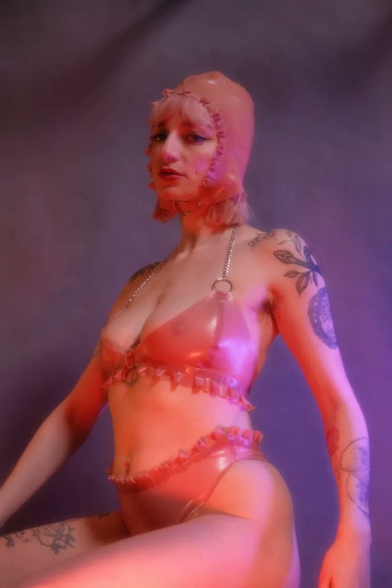 torture_garden's tweet photo. This week on the blog....

...we interview Amy, the creator behind @Aimlessgallery ahead of their show at the TG May Ball; Debbie from Orgasmic Ways discusses face slapping; and @podofeleus talks about his VIP subspace experience with @GoddessCleo0 

https://t.co/rSEP4ILlay https://t.co/c4fuGEzm42