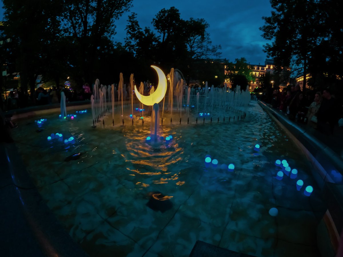 ElitsaMartinova's tweet photo. Lunar festival of lights Sofia-city 2022.
#goprohero #goprohero10 #nightphotography #night #light #lightfest https://t.co/aBhXTF02RL