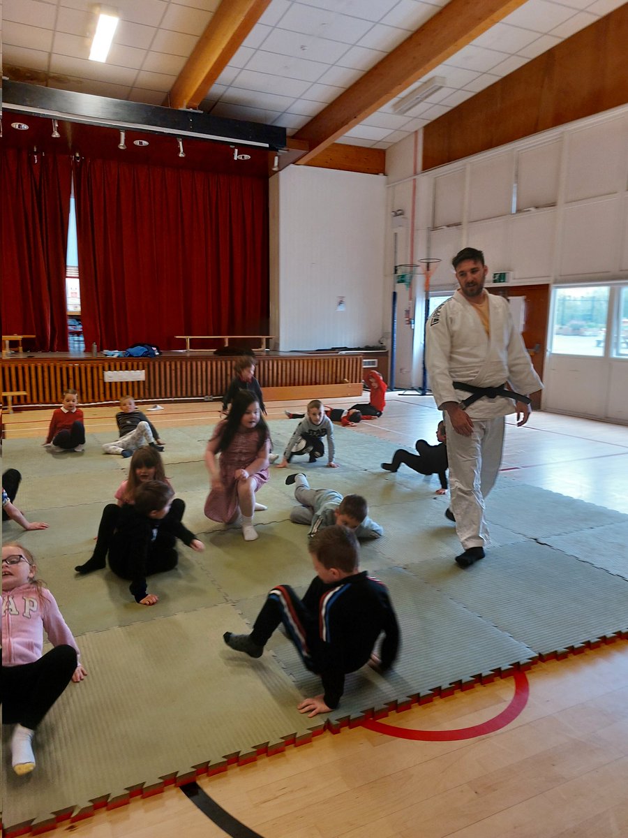 ActiveS_Deans's tweet photo. Del and Johnny from @Jideljudo93 delivering quality tasters @DeansPrimary #schoolclublinks #ActiveWednesday @ActiveWL #judo https://t.co/f4QLW0lj5U