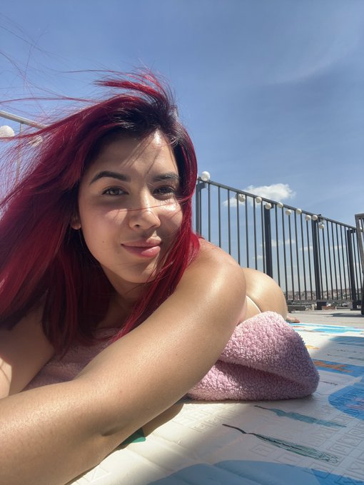 Need get some fck awesome tan 😜 https://t.co/iYDtmtvcPw