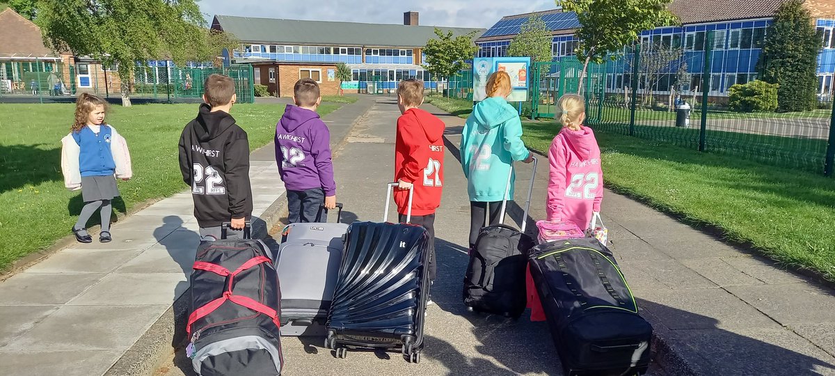 emel589's tweet photo. @RegentFarmFirst you can see this lot were super excited to be heading off on their residential today. I hope the Tigers have an awesome time 🐯🧡 https://t.co/slj7vhRYMi