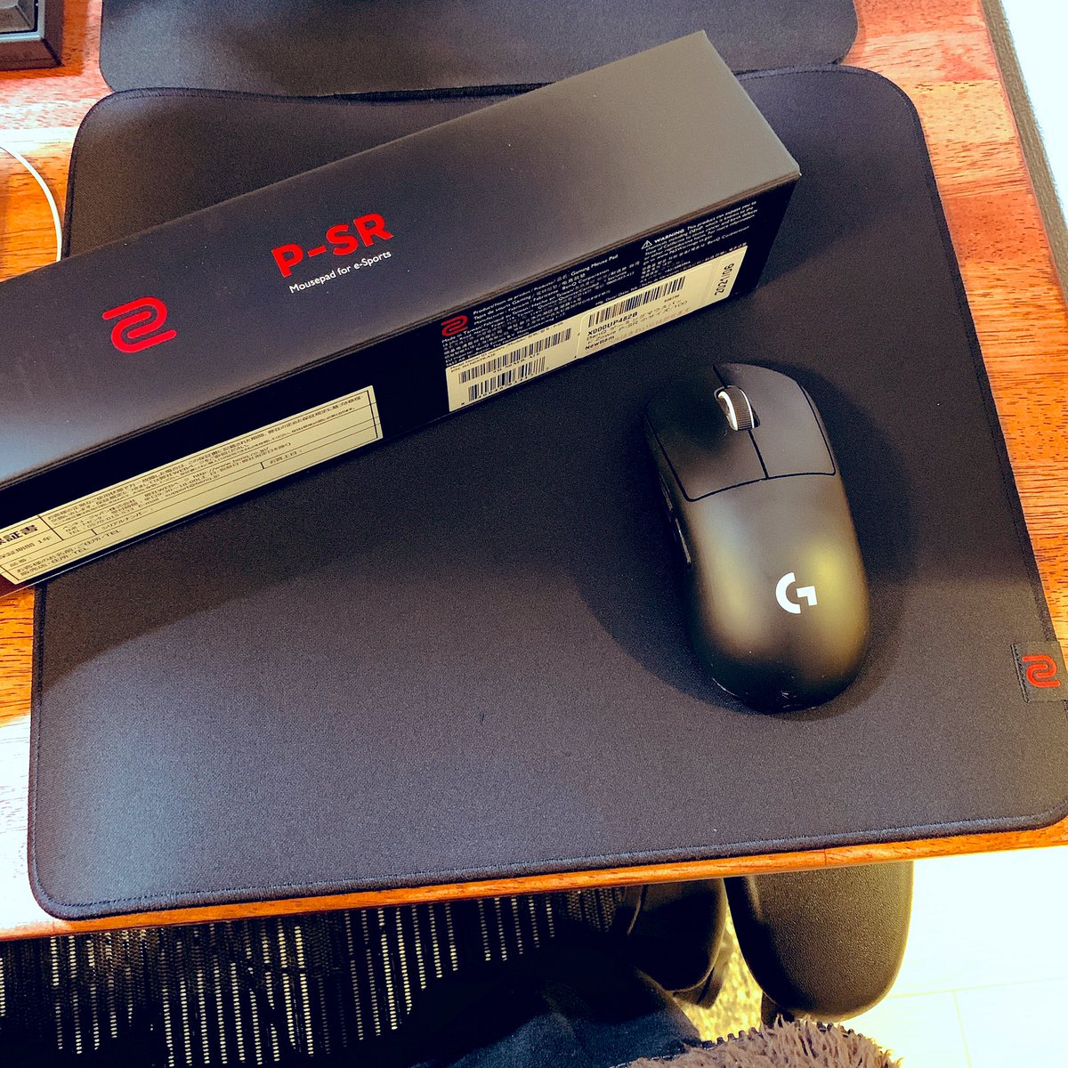 fps_kuroro's tweet photo. モニターに合わせてマウスパッドもZowieにしてみた！ https://t.co/LnI1Xs11VY