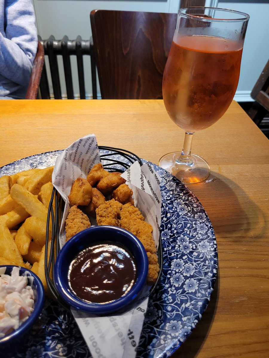 Cheeky bar lunch &amp; a Mega-Pint! I felt it necessary 😆 🤣 

#JusticeForJohhnyDepp