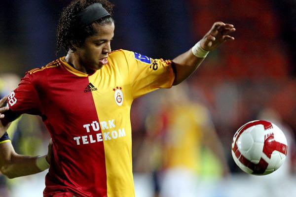 scoutcheff's tweet photo. #KimNerede #OldGS
Barcelona altyapısında yetişip 2008 yılında Tottenham’a 6 milyon euro karşılığında transferi gerçekleşmişti. Kariyerinde Barcelona, Tottenham, Galatasaray, Villarreal, LA Galaxy gibi takımlarında oynayan Giovani Dos Santos yaklaşık 1 yıldır kulüpsüz. https://t.co/YtOBNA4K7p