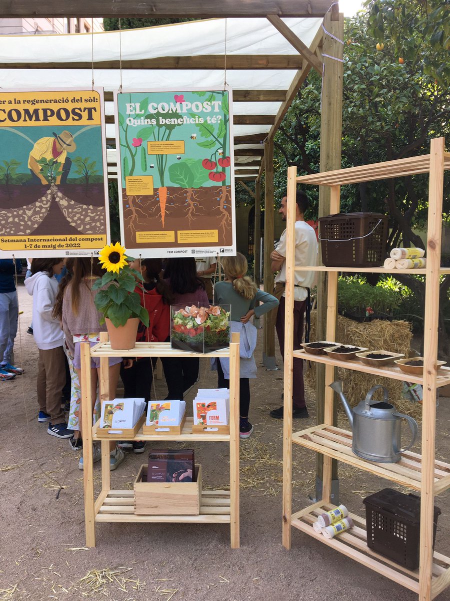 consorcibages's tweet photo. Moltes gràcies @residuscat i @eduxarxa per haver confiat en el compost del Parc ambiental de #Bufalvent per a algunes de les activitats de la Setmana Internacional del #compost al @palaurobert 😃😃👏👏
#ICAW2022 #setmanacompost https://t.co/Uk2sWabvkK