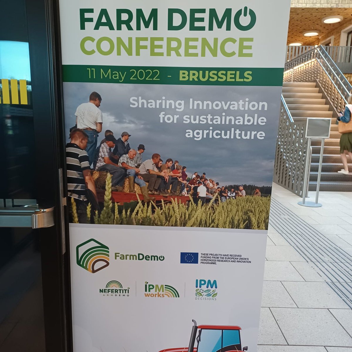 InstitutElevage's tweet image. 🔴 En direct | #FarmDemoConference2022
↪ Conférence commune @NEFERTITI_EU @H2020IPMWorks @IpmDecisions 
👉 3 projets 🇪🇺 sur les visites de démonstrations en #ferme 🚜
▶  Élément clé pour faciliter l&apos;échange afin de faciliter l&apos;#innovation vers des systèmes + durables
 #FarmDemo