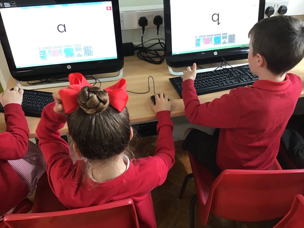 huntscrosspri's tweet photo. Developing our left hand when typing in Year 3. #2type #purplemash https://t.co/njz7ZhhcmG
