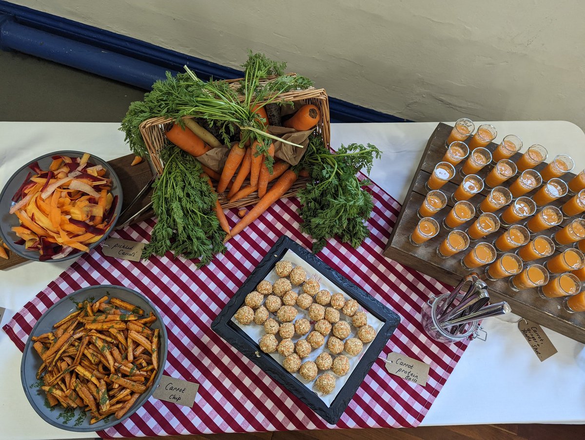 hhqehbristol's tweet photo. Carrot Tasting Table @QEHSchool Today!!
Carrot, Ginger &amp; Apple Shots
Carrot Chips
Pickled Carrots
Carrot Protein Balls 
Carrot Top Pesto
🥕🥕🥕🥕 https://t.co/7GX3Z3P7xD