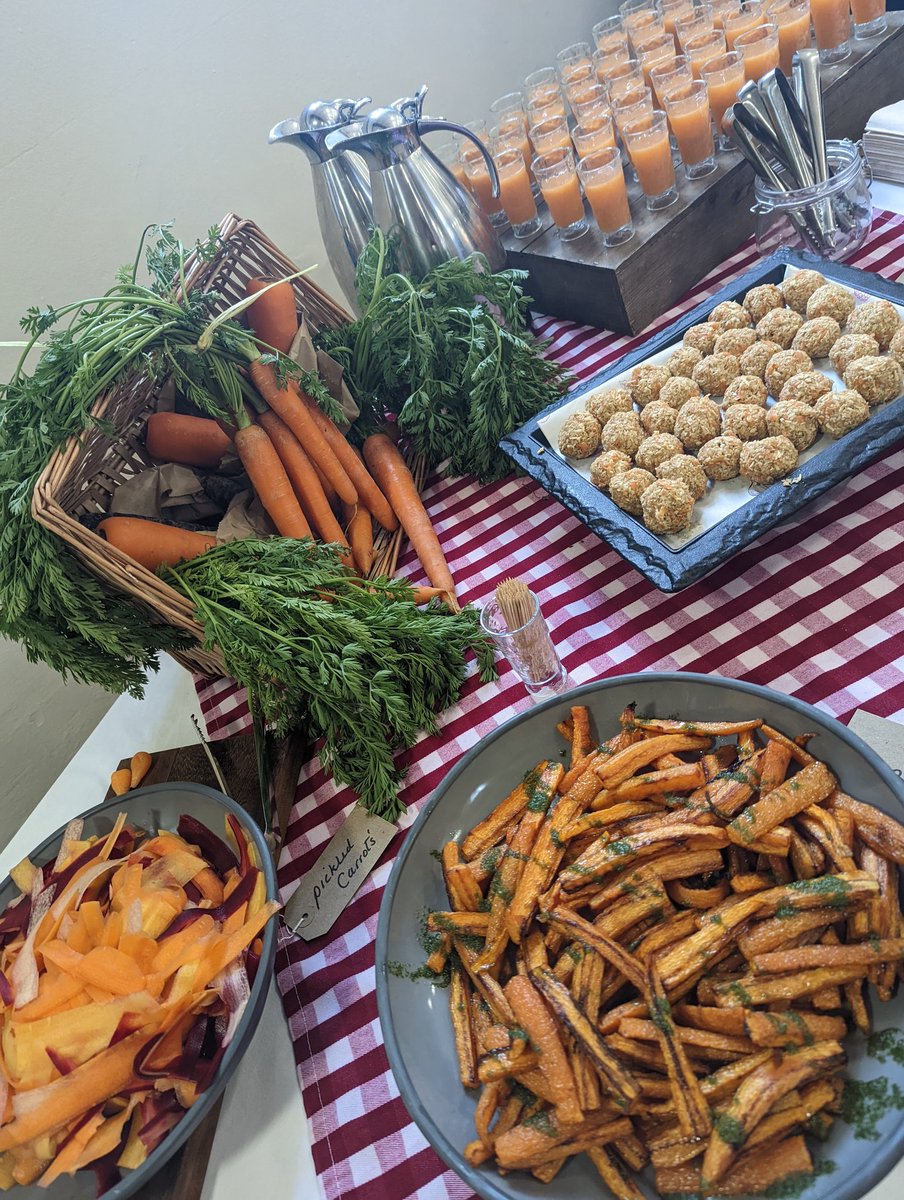hhqehbristol's tweet photo. Carrot Tasting Table @QEHSchool Today!!
Carrot, Ginger &amp; Apple Shots
Carrot Chips
Pickled Carrots
Carrot Protein Balls 
Carrot Top Pesto
🥕🥕🥕🥕 https://t.co/7GX3Z3P7xD