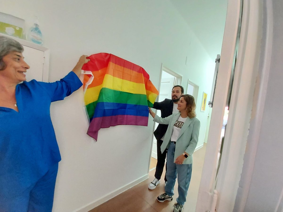 associacao_ipa's tweet photo. Inauguração da Sede da IPA
Descerramento da Placa Inaugural
#somosiguais #ipa #bibliotecaigual #gapi #lgbt #orgulholgbt #comunidadelgbt #direitoslgbt #lgbtpride #lgbtrights https://t.co/RcKaFX0ebx