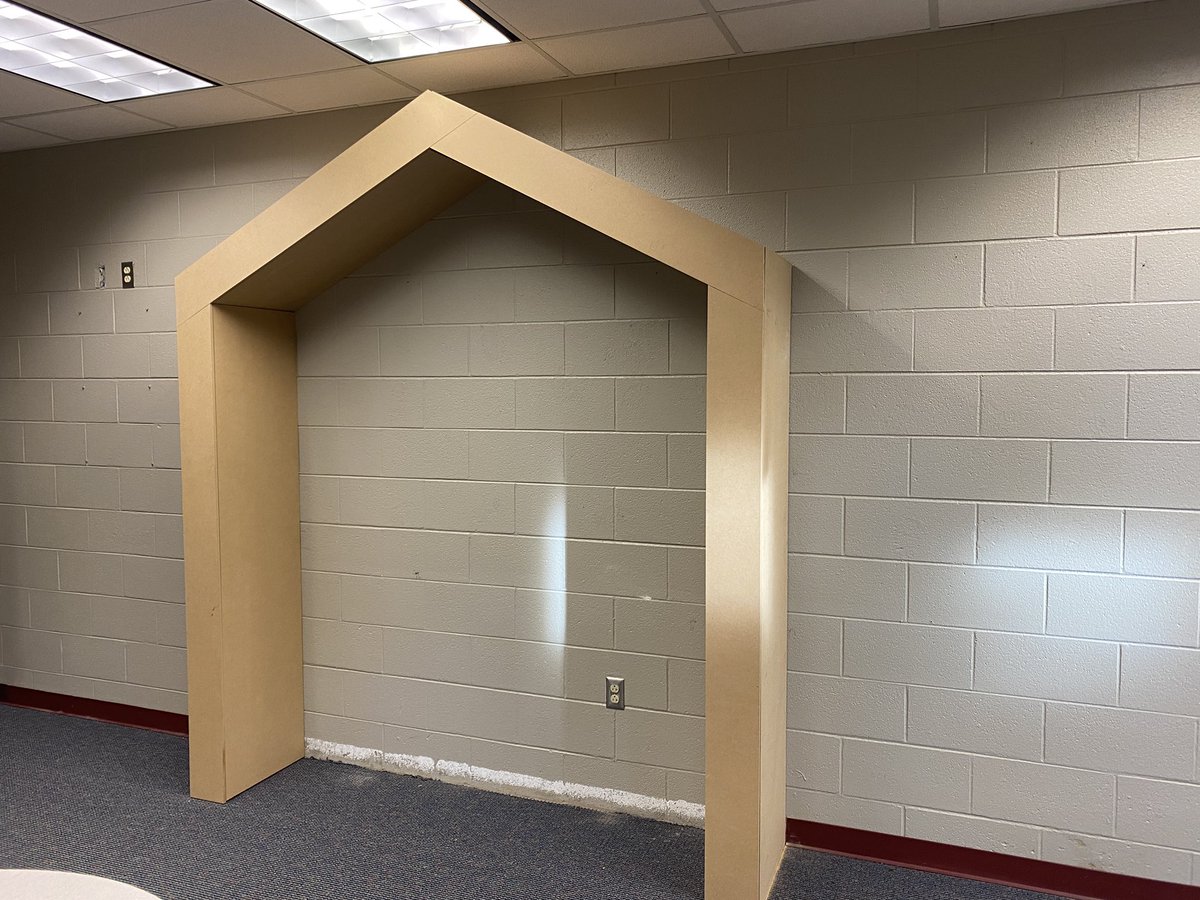 Our <a href="/LSR7/">Lee's Summit R-7 Schools</a> carpenters are amazing!! The HHE library makeover has begun and this reading nook, donated by our 5th &amp; 6th grade graduates, is just the beginning!