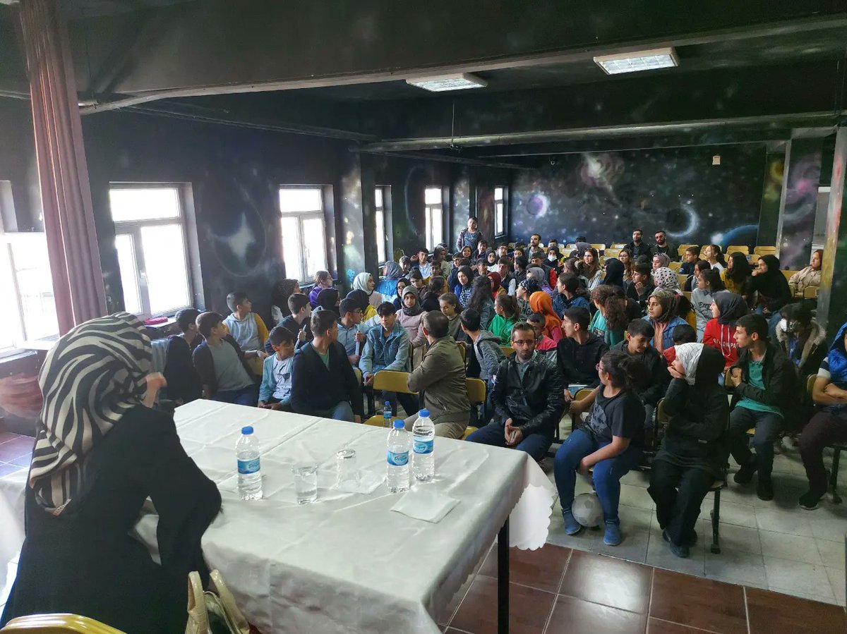 Mesleki rehberlik faaliyetleri kapsamında düzenlenen “Kariyer Günleri” nin bu haftaki konuğu Genç Adliyesi Cumhuriyet Savcısı Esma Başpınar oldu.Hukuk Fakültesi, Savcılık mesleği ve kendisinin bu mesleği neden seçtiği hakkında bilgilendirmede bulundu.<a href="/bingolmem/">Bingöl MEM</a>
<a href="/gencmem12/">Genç İlçe Milli Eğitim Müdürlüğü</a>