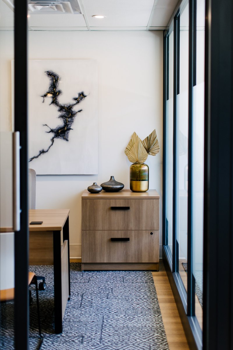 brezachsolution's tweet photo. Some more images of this gorgeous new office. We loved working with ACM Designs on this project! Photo credits: Eleanor Dobbins Photography
#designer #realestate #officefurniture #officedesign #design #greatspaces #office #ontariobusiness https://t.co/MwhStGojD5