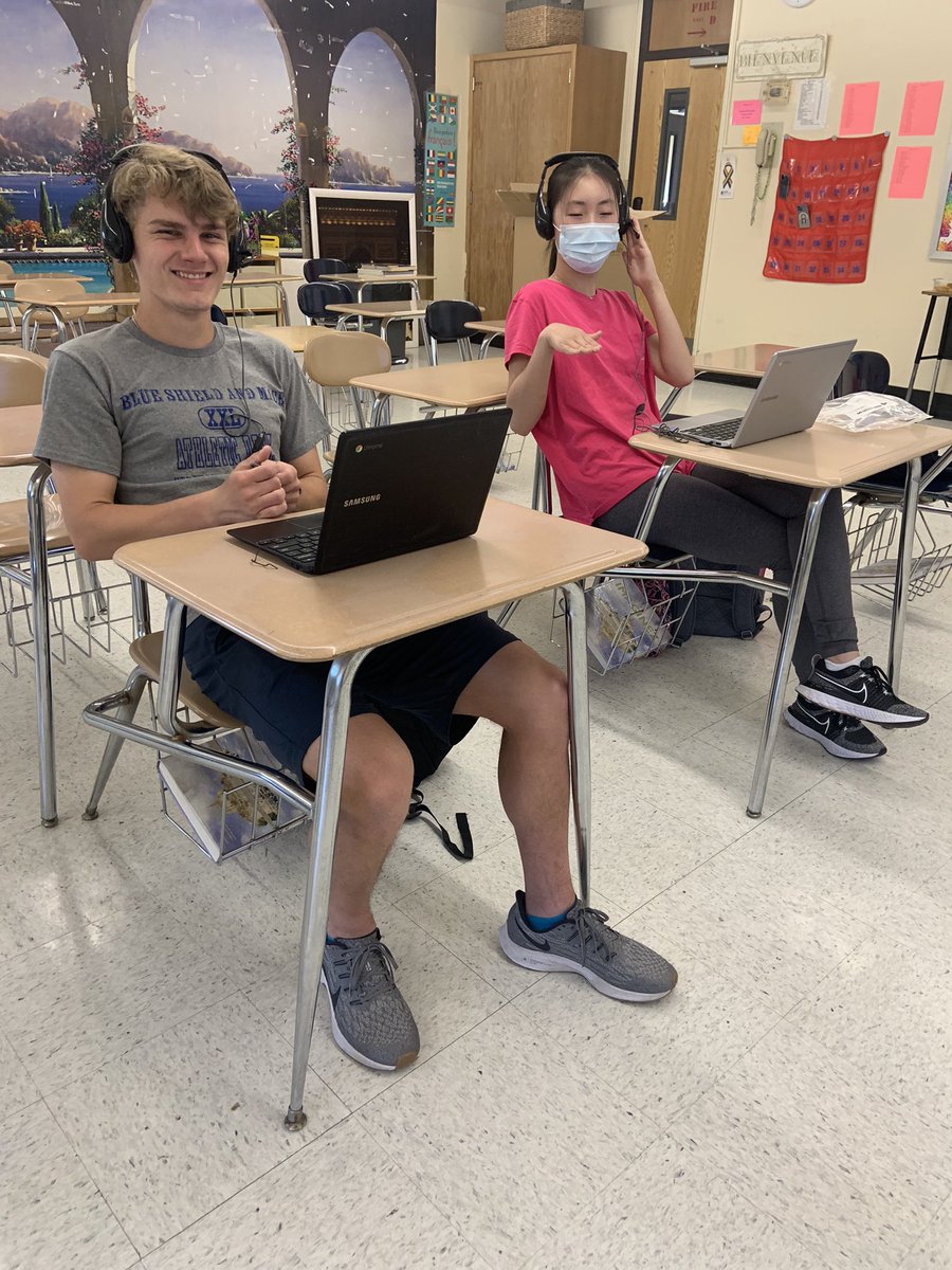 CestLaVilla's tweet photo. Guess who’s ready for their AP Exam tomorrow ?! So proud of you ALL! #APFrench #Onyva #WeAreBethpage @BethpageUFSD https://t.co/icyzm89BKV