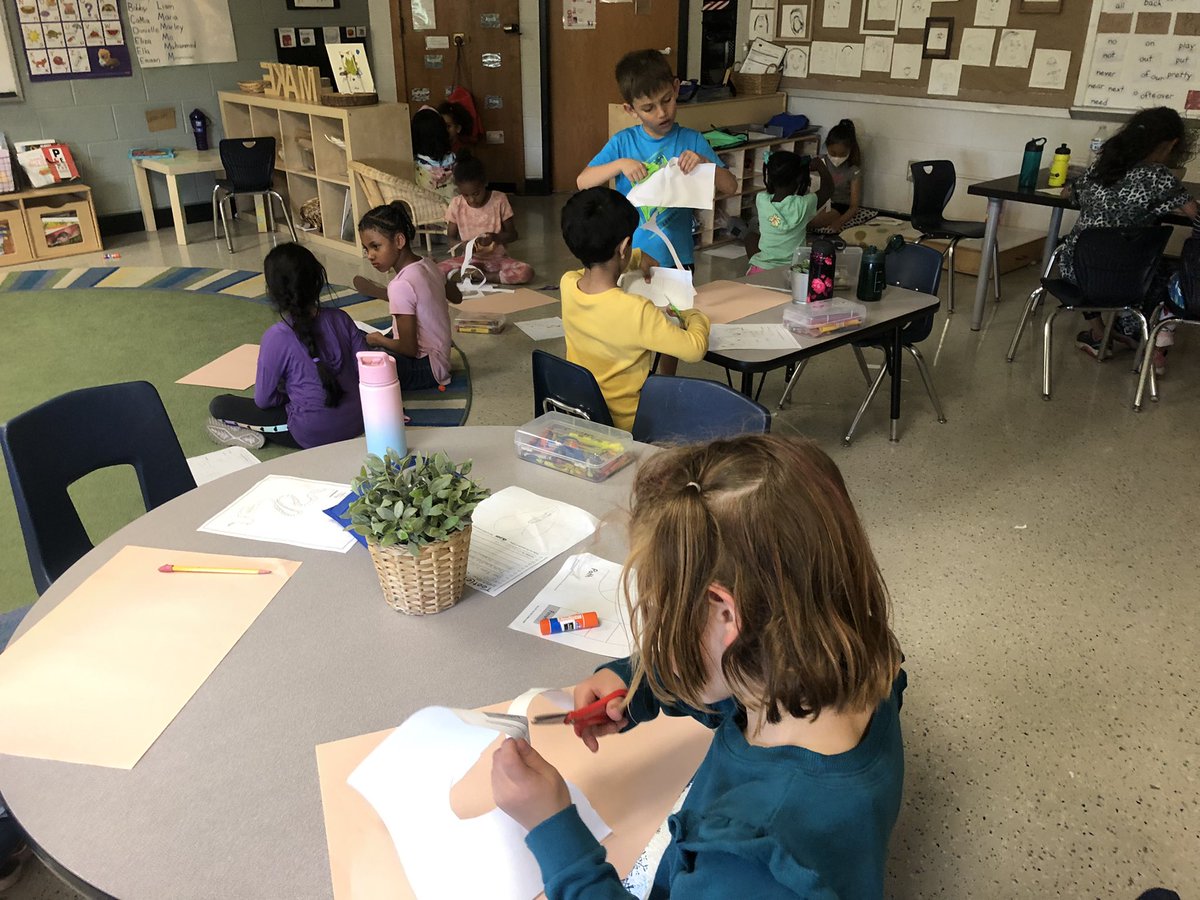 ruiz1stgrade's tweet image. We used our blueprints to design/create math board games in #mathworkshop #mathprojects #firstgrade #WEareLakota #ruiz1stgrade @hopewellECS