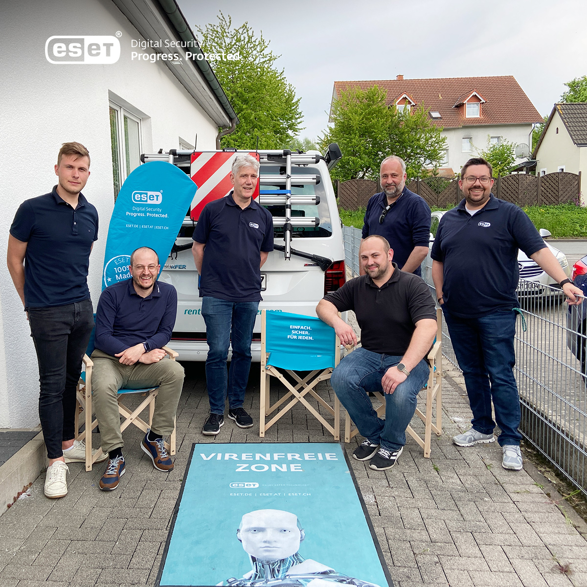 ESET_de's tweet photo. Die #ESET #SecurityTour22 ist gestartet!
Wir waren bei @eb24shop in #Dortmund, bei der @synaxon_ag zum lecker Grillen, zum gemütlichen Plausch bei Fachin & Friedrich. Sehr schön war's! 😊👍
🚐 Heute ist der @ESET_de Bulli beim Expert Döring in Bad Salzuflen! 🌞 https://t.co/l7ZEXnHXzK