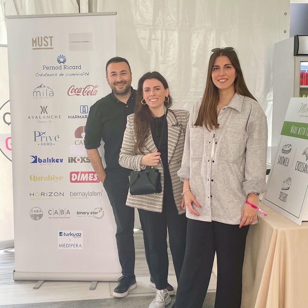 mediperacom's tweet photo. Turkuaz x Medipera olarak sponsor olduğumuz ÇABA Derneği 11. Alışveriş Şenliği'nde baharın gelişini beraber kutluyoruz🌸 Şirket Kurucu Ortağımız Mustafa Kemal Sözkesen ve Kurumsal İlişkiler Yöneticimiz Nuşin Koçmar’ın şirketimizi temsilen katıldığı etkinlikte son gün bugün! https://t.co/7u3RXAtJKw