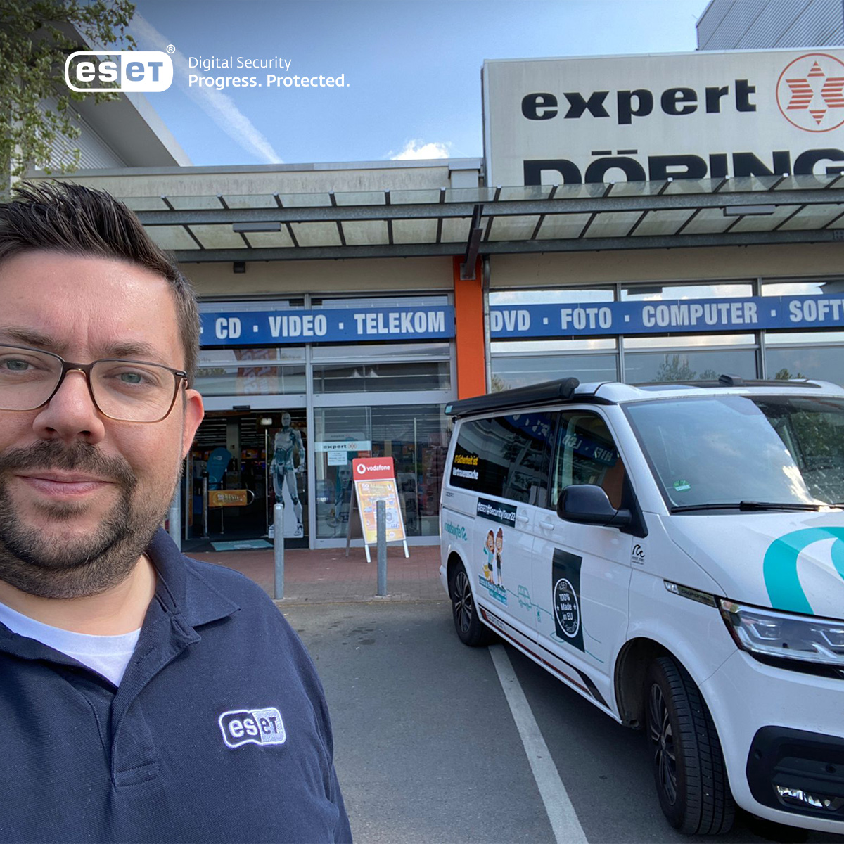 ESET_de's tweet photo. Die #ESET #SecurityTour22 ist gestartet!
Wir waren bei @eb24shop in #Dortmund, bei der @synaxon_ag zum lecker Grillen, zum gemütlichen Plausch bei Fachin & Friedrich. Sehr schön war's! 😊👍
🚐 Heute ist der @ESET_de Bulli beim Expert Döring in Bad Salzuflen! 🌞 https://t.co/l7ZEXnHXzK