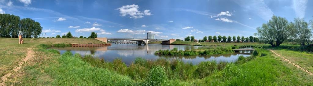 MAguilarHurtado's tweet photo. Llegamos hasta #Wanssum para conocer sobre temas ambientales y sostenibles en #Limburg. Ooijen es una zona protegida en el manejo de inundaciones de 540 hectáreas, que con políticas hídricas le dan manejo al río. Aquí se combina la infraestructura y la participación ciudadana. https://t.co/KqQGLMBiKq