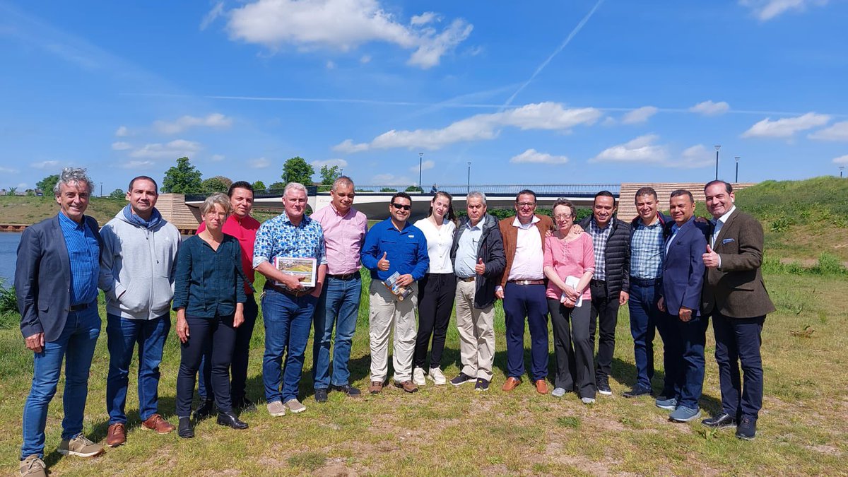 MAguilarHurtado's tweet photo. Llegamos hasta #Wanssum para conocer sobre temas ambientales y sostenibles en #Limburg. Ooijen es una zona protegida en el manejo de inundaciones de 540 hectáreas, que con políticas hídricas le dan manejo al río. Aquí se combina la infraestructura y la participación ciudadana. https://t.co/KqQGLMBiKq