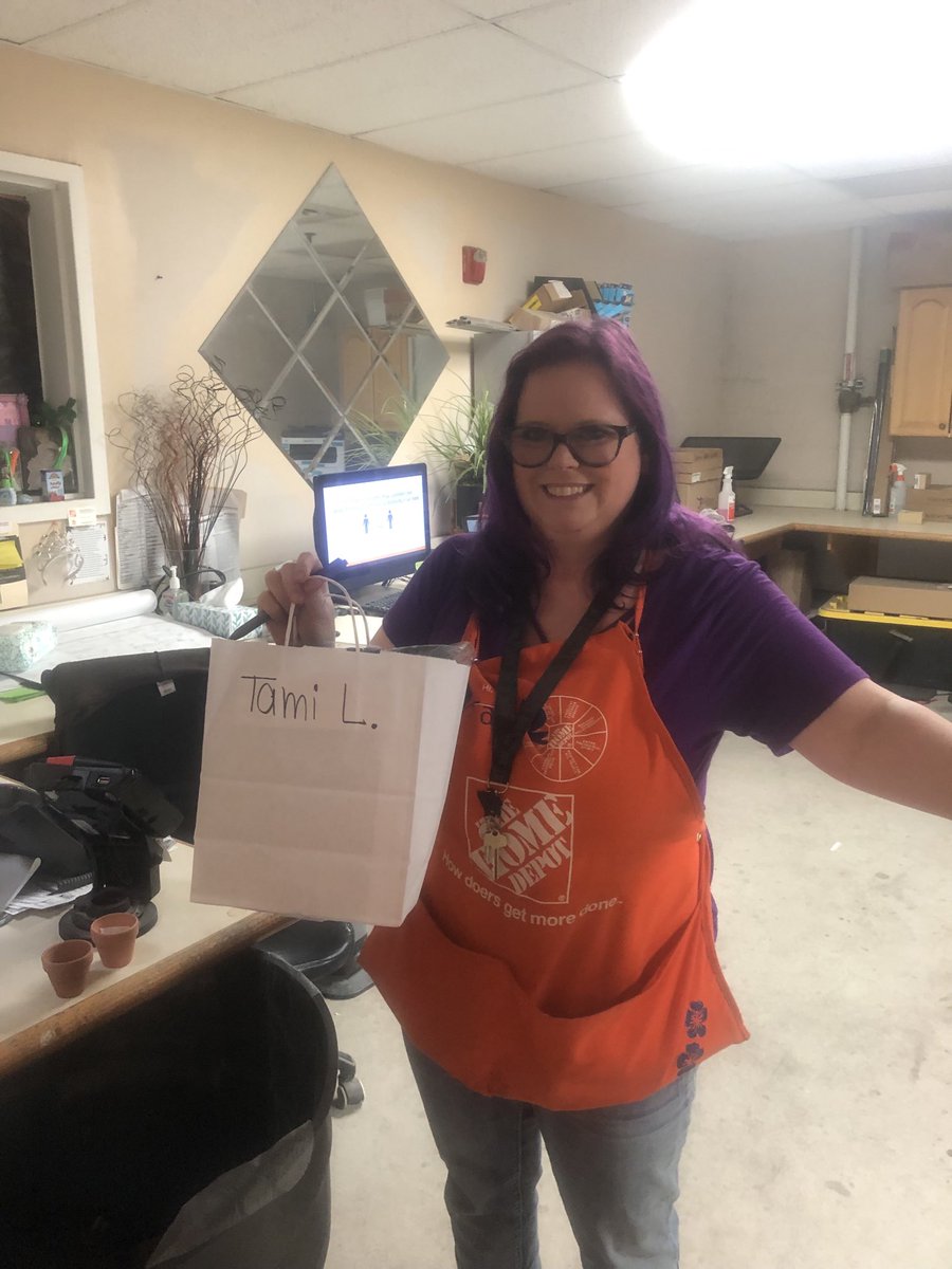 ToniaA1234's tweet photo. Congratulations Tammie on being number one in the pocket guy at Home Depot 2710 https://t.co/pGKJlQtrID