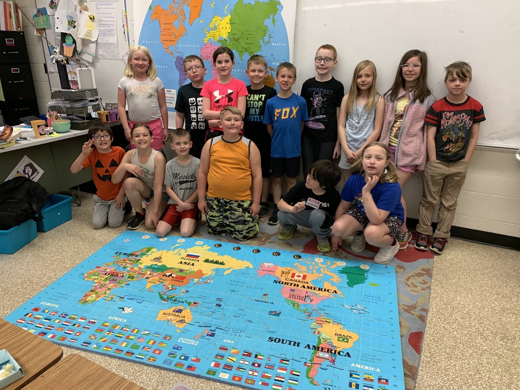 MesickSchools's tweet photo. Mrs. Bailey's class had an impromptu geography lesson thanks to a puzzle donation from a class parent.  Students referenced the atlas in class and discussed where the pieces should go.  The kids had a lot of fun with this hands on lesson.  
Go Bulldogs! https://t.co/zHHvD9Menx