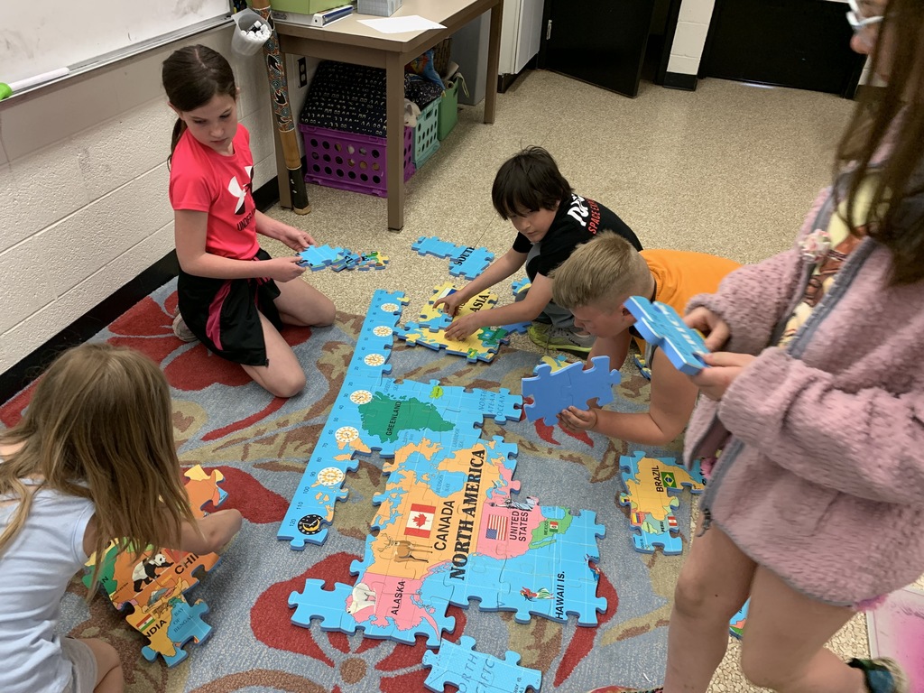 MesickSchools's tweet photo. Mrs. Bailey's class had an impromptu geography lesson thanks to a puzzle donation from a class parent.  Students referenced the atlas in class and discussed where the pieces should go.  The kids had a lot of fun with this hands on lesson.  
Go Bulldogs! https://t.co/zHHvD9Menx