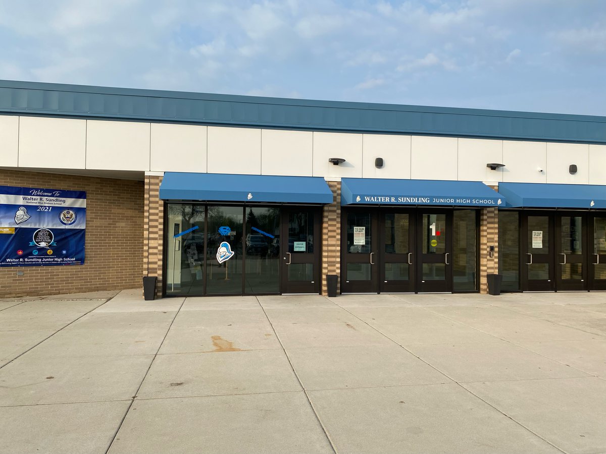 wrsband's tweet photo. Our new banner is displayed outside WRS...thank you @beccalatham3! #wrsbandtogether #paladinpride #sundlingstrong #proudtobe15 #morethanever https://t.co/oCjOkbAkg2