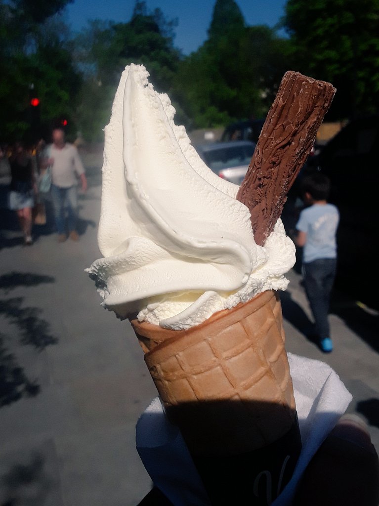 LondonersLondon's tweet photo. My #AfternoonTea came in a Waffle Cone,@CadburyUK #99Flake, #MrWhippy #Icecream something I've not had in years thanks to #RobinDas &amp; #GillianWheeler's 5 year old son, who insisted I join him in one from #IceCreamVan outside @theroyalparks #RegentsPark. #LetsGuide #UniquelyLondon https://t.co/5MxH0lowje