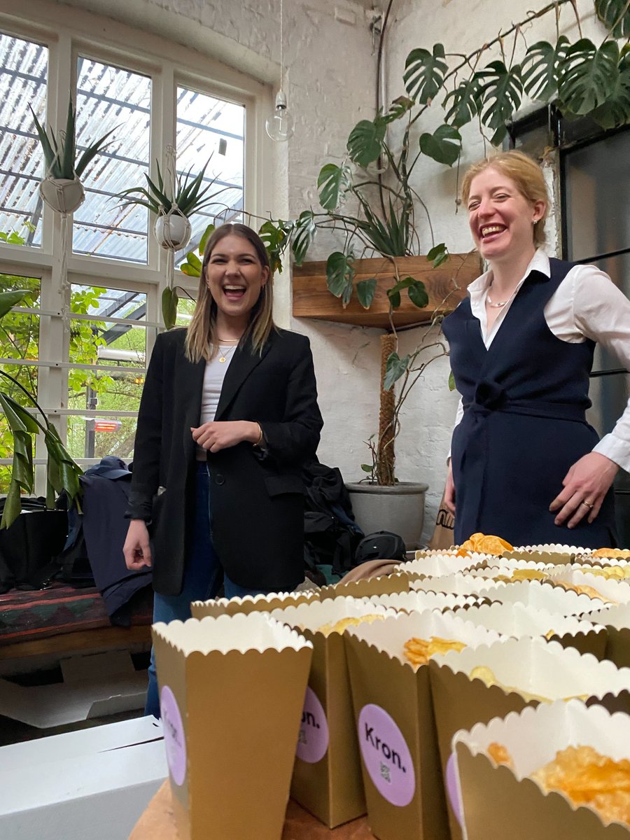 Tusen takk til alle som tok turen på Kron Afterwork i går👋🏻 Vi blir inspirert av å se så mye engasjement for aksjer og fond💜 Stor takk også til Finansredaksjonen fra <a href="/DN_no/">Dagens Næringsliv</a>  for et knallbra innlegg. Vi gleder oss allerede til neste event🌟
#fintwit #investeringer #fond #aksjer