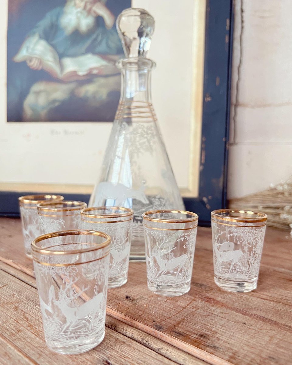 tiny_vintage's tweet photo. Art Deco French small antique decanter and matching shot glasses, delightfully etched with a stunning stag and doe in the wilderness
#frenchvintage #vintagesale #gatheredstyle #fastdelivery #giftgiving #curated #decanter #shotglasses #fleamarketfinds #available_now https://t.co/Ofob1UsM76