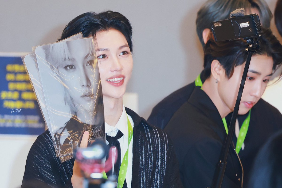 frecklebabe0915's tweet photo. 😊>😁

#felix #필릭스 
#straykids      #스트레이키즈 https://t.co/Dh97WjtyLV