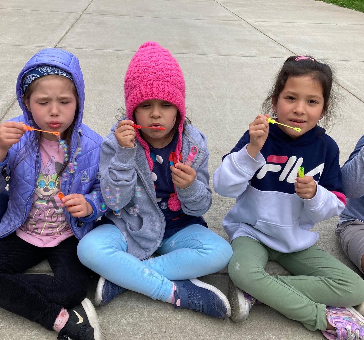 EastGreshamElem's tweet photo. If yesterday was B is for Bubble Day π«§π«§πβ¦ we canβt wait to see what our kindergarten teachers come up with next. #MrsKerr π #MsTyler π #WhyEastGresham π https://t.co/ExF40gpIdm