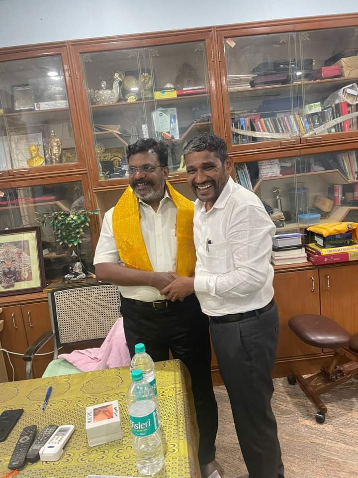 Sivaa_Comrade's tweet photo. விடுதலை சிறுத்தைகள் மாநில துணை பொது செ��லாளர் 

அண்ணன் @VanniArasu_VCK அவர்களுக்கு பிறந்தநாள் வாழ்த்துக்கள்...😊❣ https://t.co/NJ07j7V2Gd