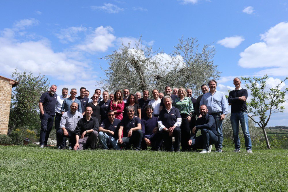 _AGIC_'s tweet photo. Lo scorso weekend il Gruppo Agic ha organizzato il #Partner &amp; #Associate #Meeting di maggio nella splendida location del Borgo Sant’Ambrogio in Val d’Orcia 🏔(Toscana > https://t.co/hhiZ0Xk0AQ) dimora storica, immersa nella natura, nella storia e nella cultura. #AgicTechnology https://t.co/l0wApoGfXZ