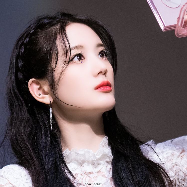 gyurithinker's tweet photo. visual queen https://t.co/Ditcmlc523