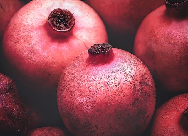 BatidorasCom's tweet photo. Te cuento en el blog varias ideas para introducir la granada en diferentes recetas y la manera más fácil de desgranar este peculiar fruto.
¿Sueles consumir granada?
¿Conoces todas sus propiedades saludables?
♥️
https://t.co/sK8tY697ZJ
#recetascongranada #granadadeelche https://t.co/nFljr6Jy7V