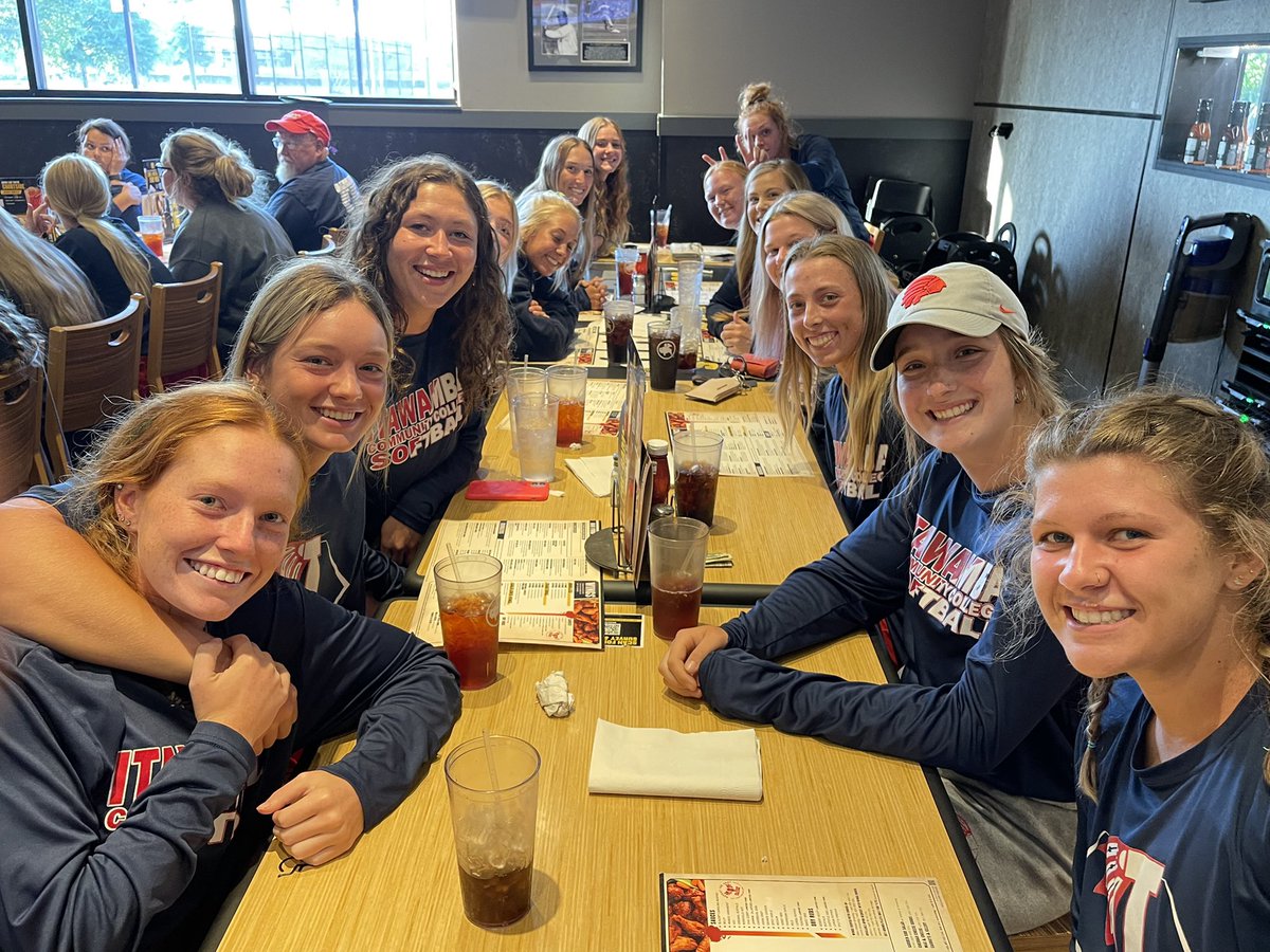 LetsGoICC_SB's tweet photo. Thank you @BWWings of Flowood for the great meal and service to prep @ICCSoftball for the @NJCAASoftball Region 23 tournament. @LetsGoICC #RollTribe #ICCB4ME https://t.co/JkfeUJDUuM