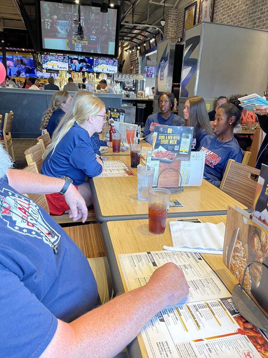 LetsGoICC_SB's tweet photo. Thank you @BWWings of Flowood for the great meal and service to prep @ICCSoftball for the @NJCAASoftball Region 23 tournament. @LetsGoICC #RollTribe #ICCB4ME https://t.co/JkfeUJDUuM