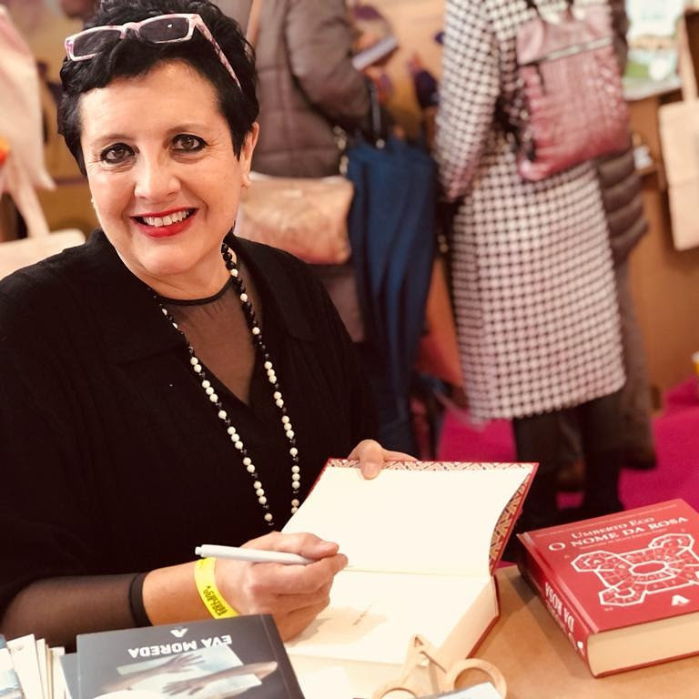 armadinhos's tweet photo. Tedes plans para este domingo?
Sacade a axenda e anotade o seguinte: vermú con Maite Jiménez e Beatriz Soto Caba arredor da tradución da obra 'Circe' (Rinoceronte Editora). Vémonos de novo no Padrón! 💐 https://t.co/SjCfEinHtM
