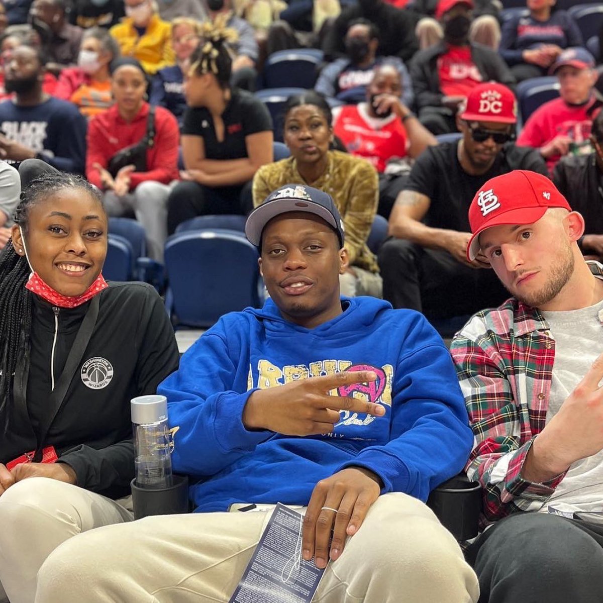 CapitalCityGoGo's tweet photo. The fam showed up last night to support the @WashMystics!
#GoGoRollCall // #GG4L https://t.co/pQfnap1WFI