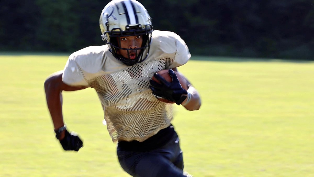 TheDWarriors's tweet photo. 🏈💪 Outwork Yesterday…Everyday 
#Davidson #Warriors #DavidsonDifference https://t.co/QBqeHLx7h2