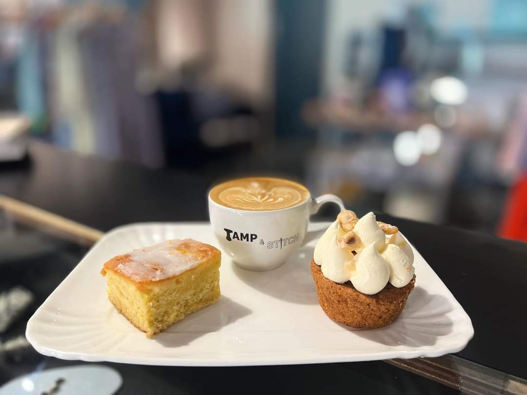 #treat this week Carrot cake &amp; Lemon drizzle