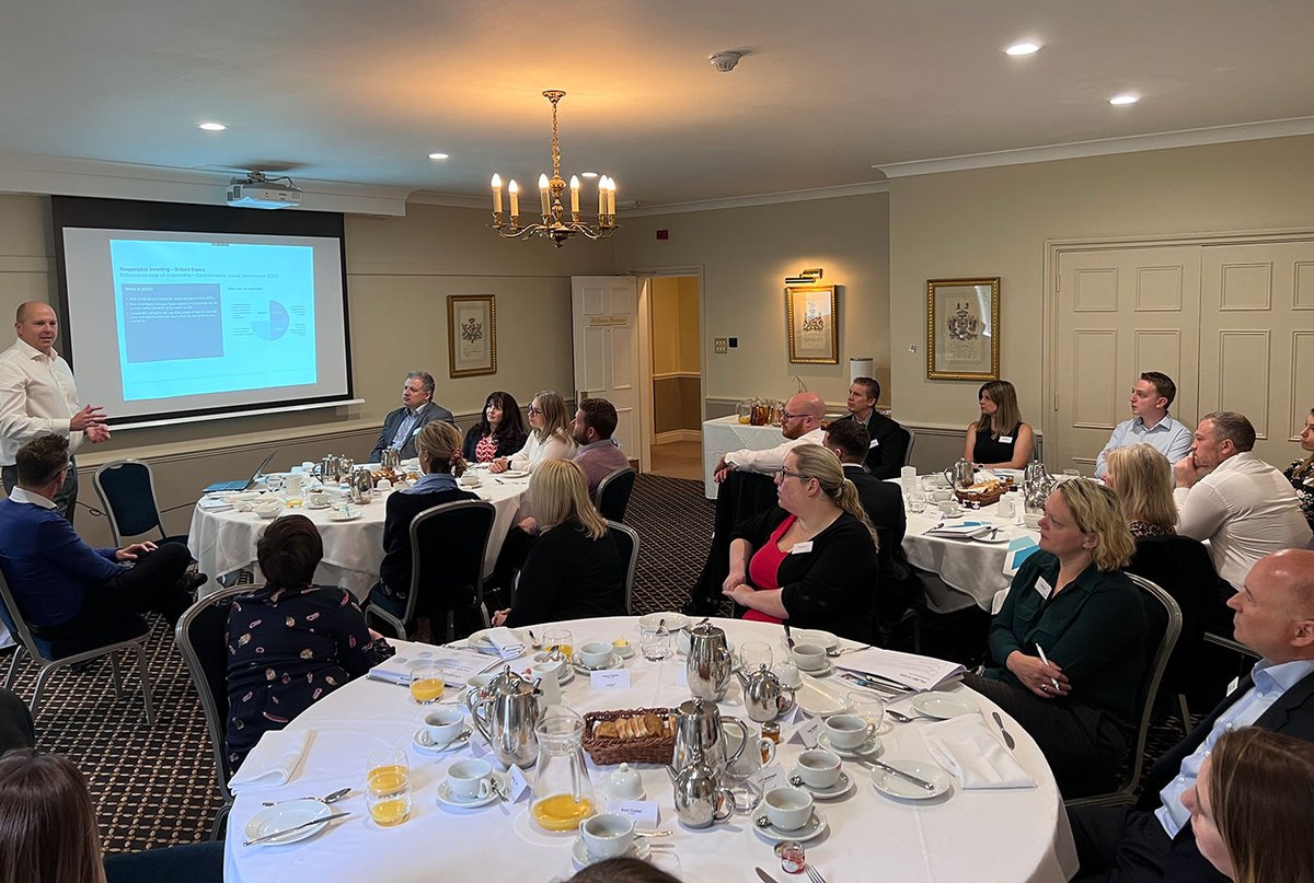 Big thanks to James England from @abrdn_UK and his insightful presentation about ESG's and responsible investing. Another great turnout this morning for our Basingstoke Professionals Breakfast.

#basingstoke #networkinggroups