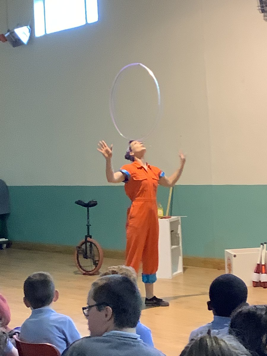 Allen_NS_'s tweet photo. The pupils of Allen National School took part in a very exciting science workshop. #StrongWomeninScience Here are some of the experiments below! https://t.co/63IgGHqThN