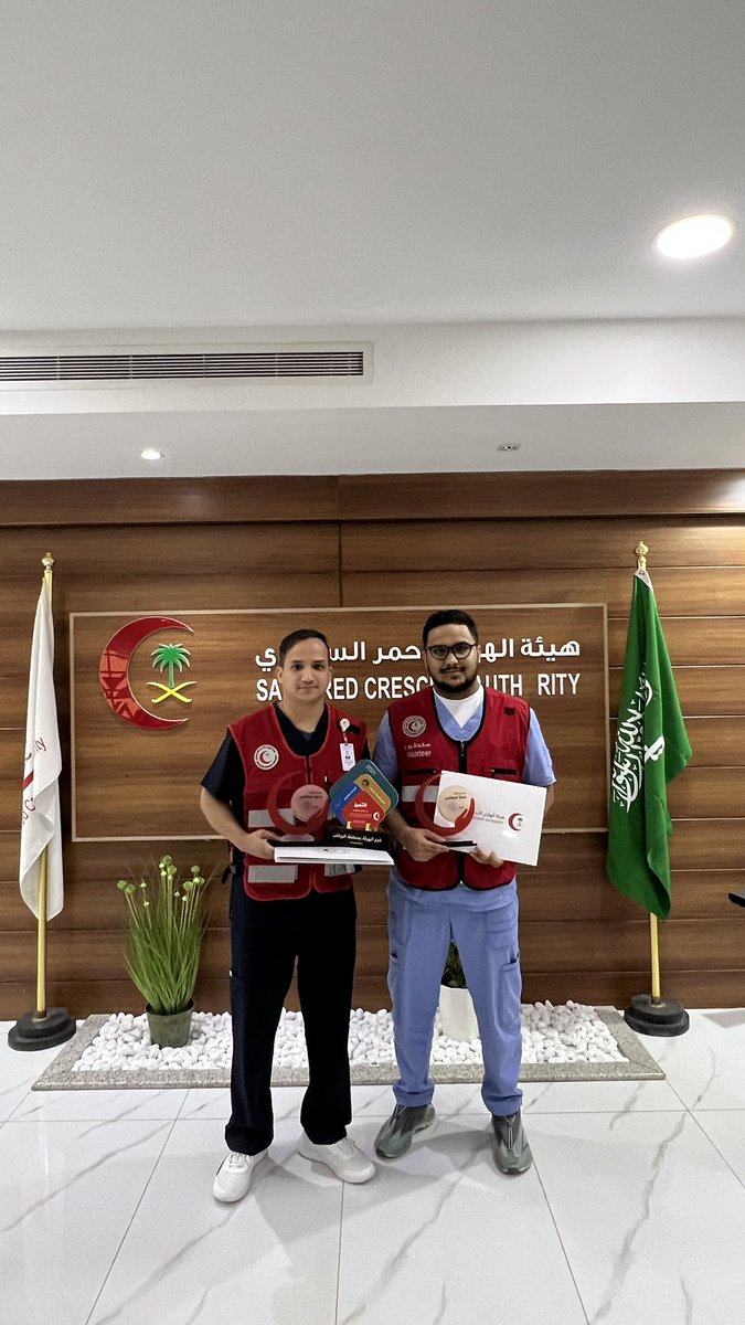 dr_fi9's tweet photo. شكراً لاتوفي حق ادارةالتطوع في هيئةالهلال الاحمربرئاسة اخونا وقائدنا الاخصائي بسام العنزي@Bass_ems والاستاذ سلطان العنزي وشكرا لهم على هذا التكريم وباذن الله عطائنا لن يكون له حد و وقوف وشكرا لجميع المتطوعين والمتطوعات الذين هم نقطة التميز بكل مبادرة♥️♥️
#تطوع_معنا @SrcaVolunteer https://t.co/ylZ8J7cx66
